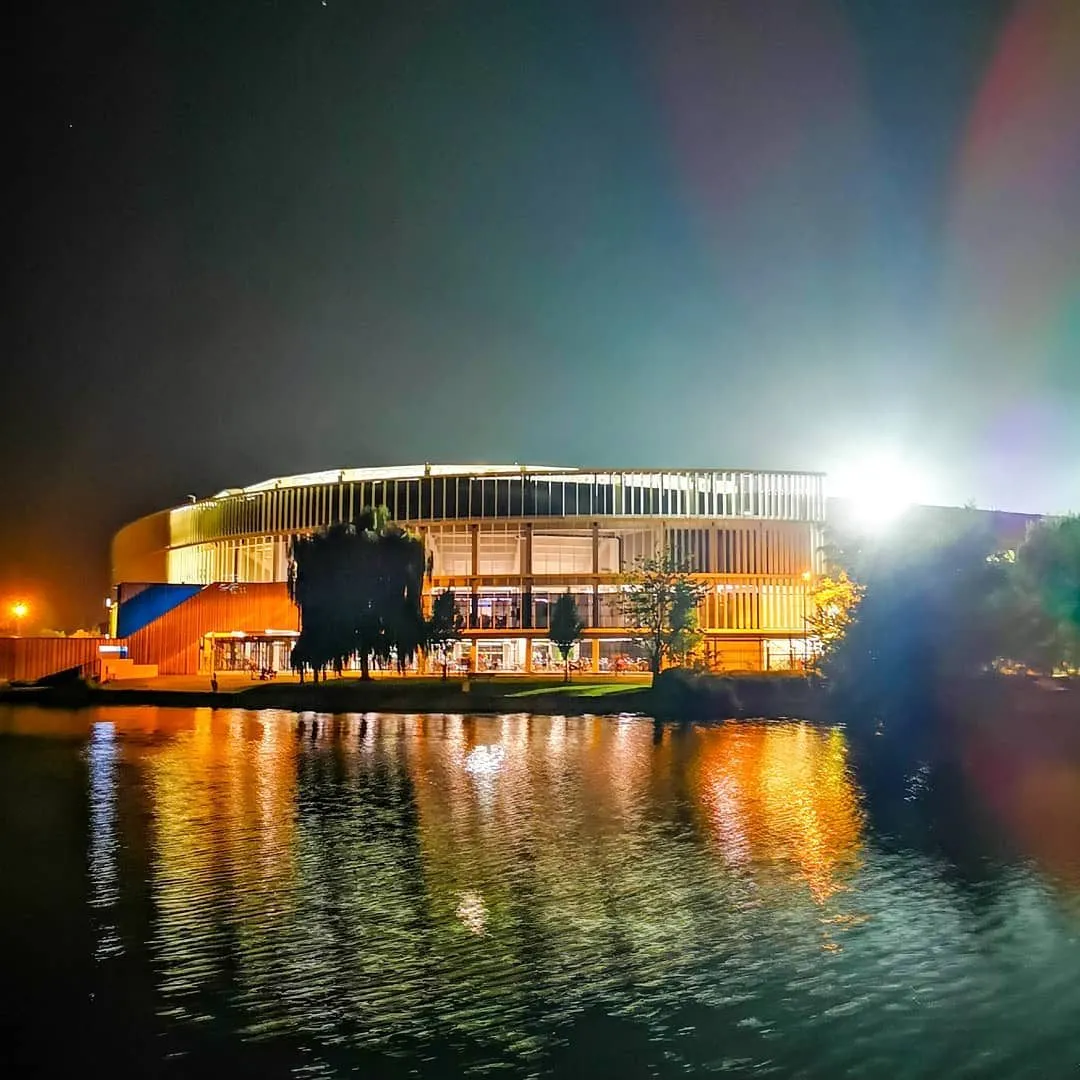 Elindus Arena (Arc en ciel - Regenboog St) 1